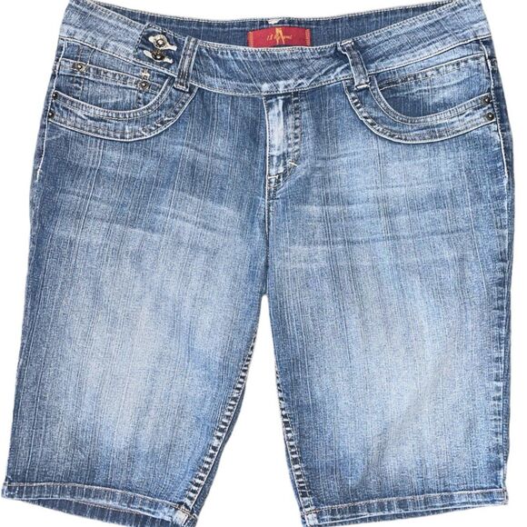 1.8 by YMI Denim Jean Bermuda Y2K Junior Shorts Junior Size 13 - Picture 1 of 9